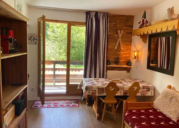 Appartement Risoul, 2 pièces, 6personnes avec Piscine